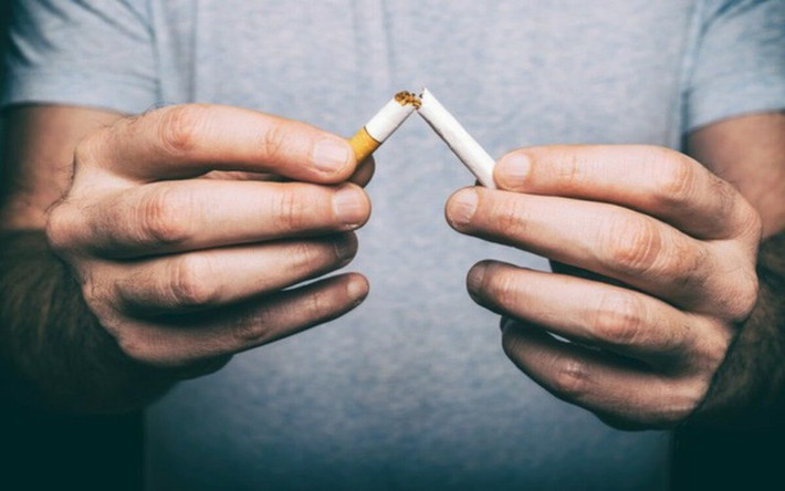 Bỏ hút thuốc: Hút thuốc không chỉ có hại mà còn có dẫn tới bệnh cao huyết áp. Một điếu thuốc cũng có thể làm tăng thêm 10mmHg huyết áp.