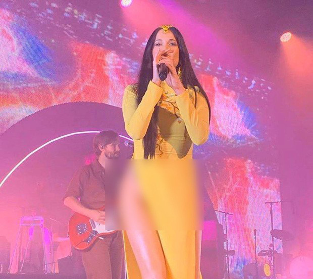 Kacey Musgraves là cái tên gây nhiều phản ứng từ dư luận những ngày qua tại Việt Nam khi cô mặc áo dài không quần trên sân khấu tại Dallas (Mỹ) hôm 10/10. Cư dân mạng Việt Nam dậy sóng vì cho rằng nữ ca sĩ mặc áo dài như vậy là không tôn trọng truyền thống của Việt Nam.