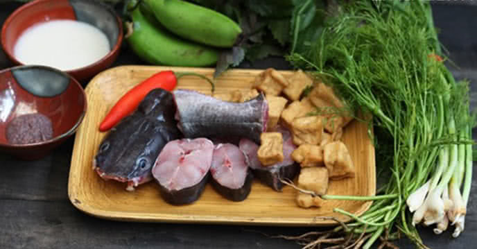 Các món ăn như cá lăng kho tộ, cá lăng om chuối đậu, cá lăng rang muối hay lòng cá măng xào dưa cũng được rất nhiều người yêu thích. Hay nếu bạn là người yêu thích món lẩu thì lẩu cá lăng măng cay sẽ là gợi ý tuyệt vời. Lẩu cá lăng măng cay khi ăn kèm với rau bìm bịp có tác dụng giảm cân, chữa bệnh gút, cầm máu và chống viêm.