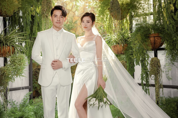 Trong bộ ảnh cưới mới đây của cặp đôi, Đông Nhi đã mặc 6 chiếc váy cưới xinh đẹp.