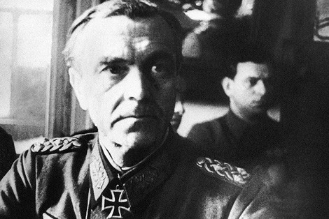 Friedrich Wilhelm Ernst Paulus nổi tiếng lịch sử là Thống chế quân đội của Hitler bị Liên Xô bắt rồi bị "tẩy não" quay sang làm việc chống lại Đức quốc xã.