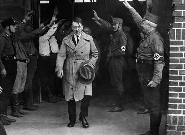 Theo tài liệu trên, năm 1949, khoảng 2.000 cựu sĩ quan cận vệ SS và Wehrmacht, quân thường trực phát xít Đức, đã bí mật thành lập một đội quân bán vũ trang có thể huy động tới 40.000 người trong trường hợp xảy ra chiến tranh. Lực lượng Đồng minh ở Tây Đức không hề biết đến sự tồn tại của đội quân này.