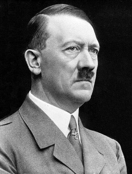Sinh năm 1896, Paula Hitler là con út của vợ chồng con út của Alois và Klara Hitler. Bà là em gái trùm phát xít Hitler nên có cuộc sống đầy thăng trầm.