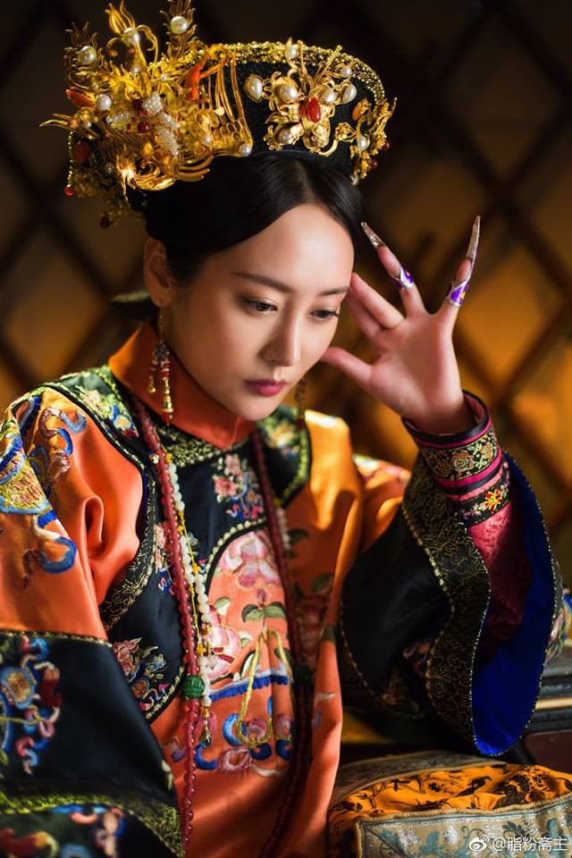 Điều này càng được các phi tần, mỹ nữ trong cung cấm thời xưa chú trọng. Với thân phận cao quý nên việc để móng tay dài đối với các phi tần dễ hơn người bình thường.