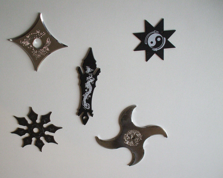 Ninja Nhật Bản được cho là sử dụng 50 loại shuriken được chia làm 2 nhóm chính là “dạng phẳng” và “dạng que”.