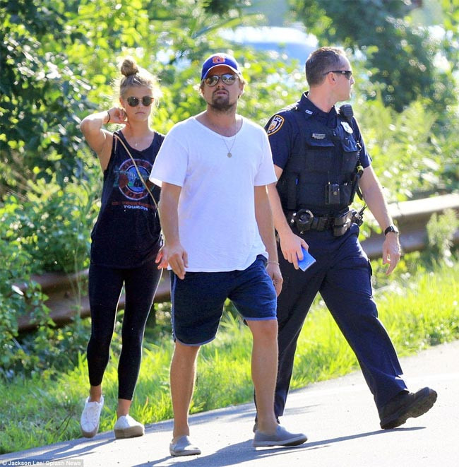 Trước Leonardo, Nina hẹn hò với Max George, một thành viên của nhóm nhạc The Wanted. Năm 2014, có tin đồn Nina và Leonardo đã hẹn hò nhau một thời gian ngắn. Tuy nhiên phải hai năm sau, hai người mới thực sự công khai quan hệ.