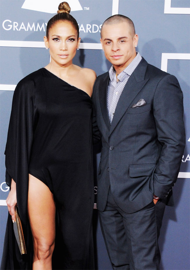 Jennifer Lopez là một trong những nghệ sĩ qua nhiều lần đò nhất, cô đã ba lần ly hôn và hiện đang cặp kè với anh chàng vũ công kém cô 18 tuổi Casper Smart.