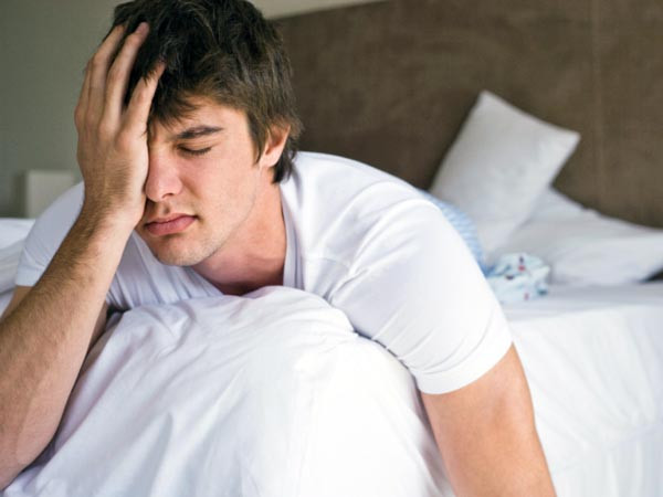 Lo lắng: Nam giới dễ bị rối loạn lo âu hơn so với phụ nữ. Các dấu hiệu và triệu chứng khác gồm ý tưởng tự sát, hành vi trốn tránh, lạm dụng rượu hoặc ma túy, hành vi nguy hiểm và hành vi bạo lực hoặc lạm dụng.