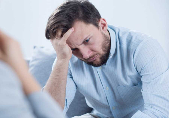 Mệt mỏi: Nam giới hay kể về tình trạng mệt mỏi và các triệu chứng thể chất của trầm cảm hơn phụ nữ.
