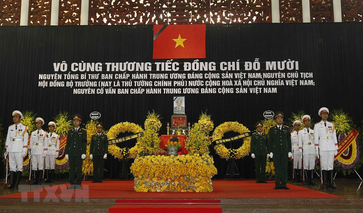 Sáng 7/10, Lễ truy điệu và đưa tang đồng chí Đỗ Mười, nguyên Tổng Bí thư; nguyên Chủ tịch Hội đồng Bộ trưởng (nay là Thủ tướng Chính phủ) được tổ chức trọng thể tại Nhà tang lễ quốc gia. (Nguồn: TTXVN)
