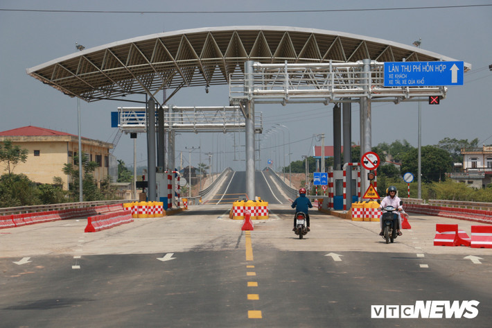 Một số hạng mục công trình như trạm thu phí cơ bản hoàn thành và có thể đưa vào sử dụng.