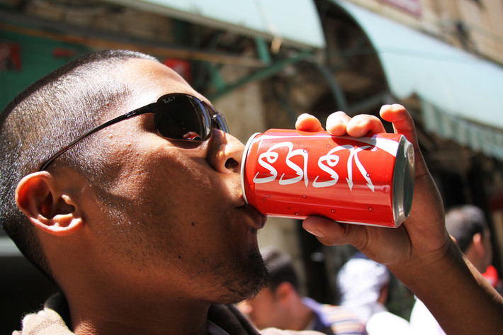 Đồ uống có ga: Một lon coke 350ml nhỏ chứa 140 calo, trong khi những lon thể tích hơn có thể chứa calo gấp đôi. Nếu muốn giữ vòng bụng phẳng thì bạn cần nói không với đồ uống có ga.