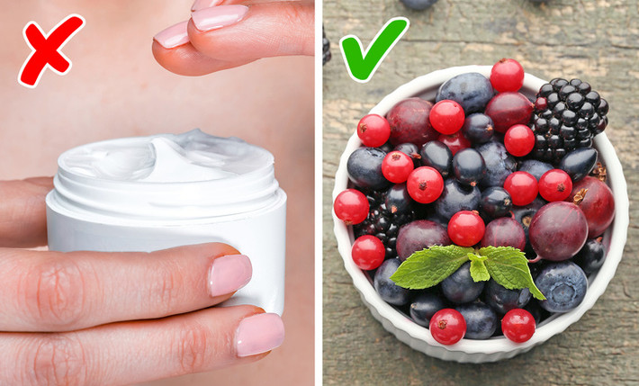 Tăng cường bổ sung chất chống oxy hóa: Thực phẩm giàu chất chống oxy hóa có thể giúp chống lại những tổn hại mà stress oxy hóa gây ra cho làn da của bạn. Hãy thử ăn nhiều quả việt quất, nho, dâu tây, mâm xôi, đậu đỏ, rau bina và cải xoăn.