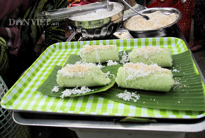 Từ lâu bánh này đã len lỏi khắp ngõ ngách và trở thành món ăn vặt đặc biệt của dân Sài Thành.