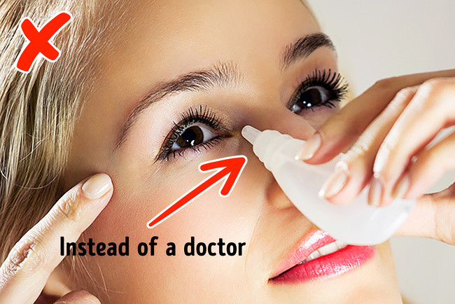 Sử dụng thuốc nhỏ mắt không theo đơn của bác sĩ: Việc tự ý dùng thuốc nhỏ mắt mà không khám bác sĩ có thể gây nhiều hậu quả khôn lường đối với thị lực.