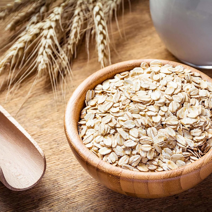 Giảm mức cholesterol: Theo Hiệp hội Tim mạch Mỹ, việc bổ sung đủ chất xơ giúp cải thiện mức cholesterol trong máu, giảm nguy cơ mắc bệnh tim, đột quỵ, béo phì và tiểu đường tuýp 2. Chất xơ hòa tan làm giảm cholesterol xấu, giảm viêm và hạ huyết áp. Các nguồn chất xơ hòa tan bao gồm cây họ đậu, hạt lanh, yến mạch.