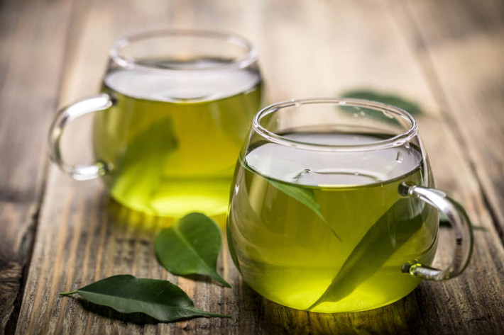 Trà xanh: Thức uống này giàu chất chống oxy hóa, giúp tăng cường hệ thống miễn dịch của bạn ngay cả khi bạn đã bị bệnh. Trà xanh cũng có thể giúp giảm các triệu chứng cảm lạnh như đau họng.