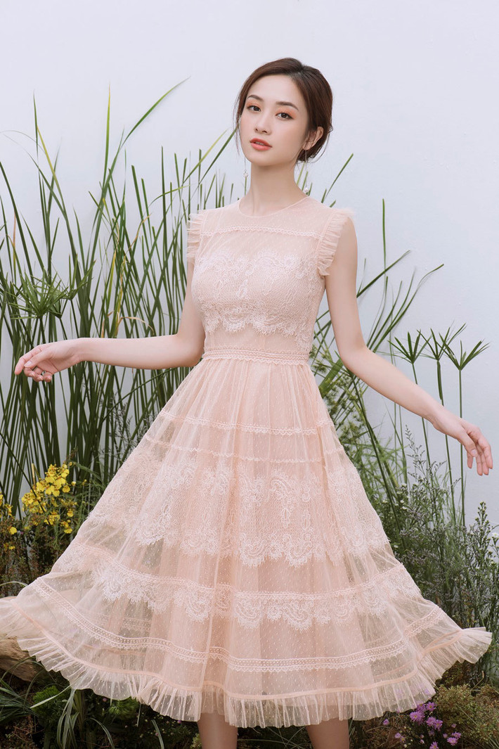 Jun Vũ thường hướng tới phong cách thời trang dịu dàng, nữ tính.