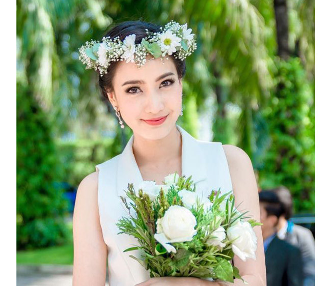 Cụ thể về chăm sóc da, phụ nữ Thái thường sử dụng bột me để tẩy da chết. Quả me chứa axit alpha - hydroxyl (AHAs), có tác dụng làm mờ các vết thâm, nám.