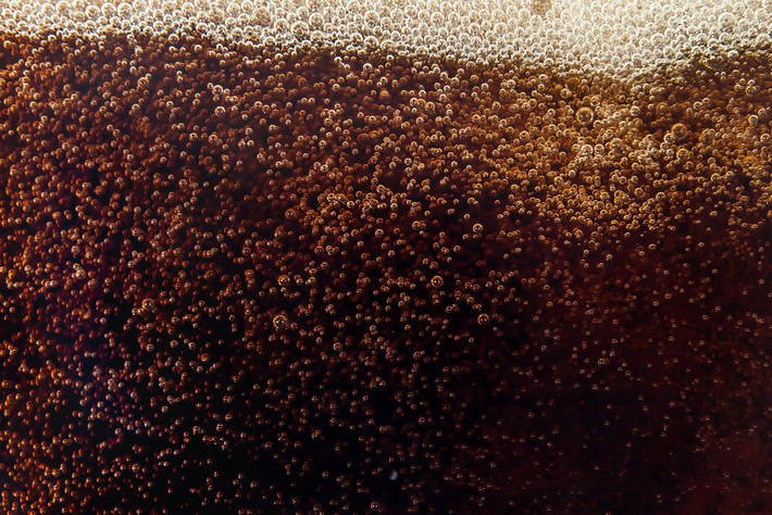 Soda có tính axit cao, có thể gây hại cho men răng, theo nha sĩ Tricia Quartey ở thành phố New York (Mỹ).