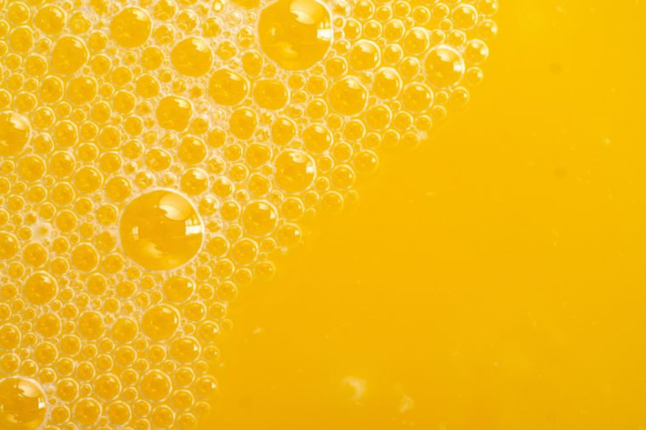 Nước ép hoa quả đóng chai: Giống như soda, nước ép đóng chai có tính axit và thường chứa thêm đường. Đường này sẽ ăn vi khuẩn trong miệng gây sâu răng.