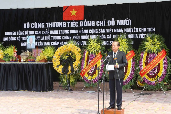 Đồng chí Trương Hòa Bình, Ủy viên Bộ Chính trị, Phó Thủ tướng thường trực Chính phủ, phát biểu cảm ơn và tuyên bố kết thúc Lễ Quốc tang nguyên Tổng Bí thư Đỗ Mười. (Ảnh: Doãn Tấn/TTXVN)