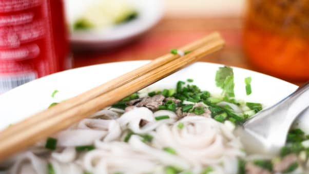 Trong danh sách 50 món ăn ngon nhất thế giới do CNN mới công bố, Việt Nam có 2 món ngon được ca ngợi là phở và gỏi cuốn. Phở đứng thứ 28 trong danh sách trên. Món phở được làm từ những nguyên liệu như phở tươi, một vài loại thảo mộc kèm với thịt bò hoặc thịt gà.