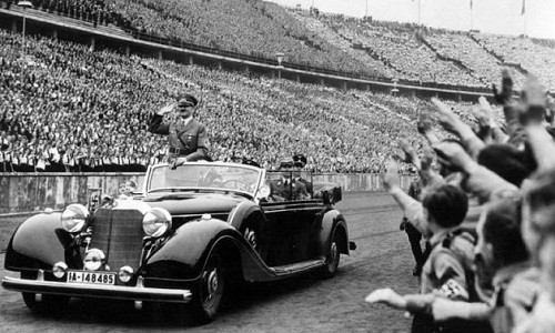 Siêu xe Mercedes-Benz 770K Grosser Offener Tourenwagen của trùm phát xít Hitler được sản xuất năm 1939.
