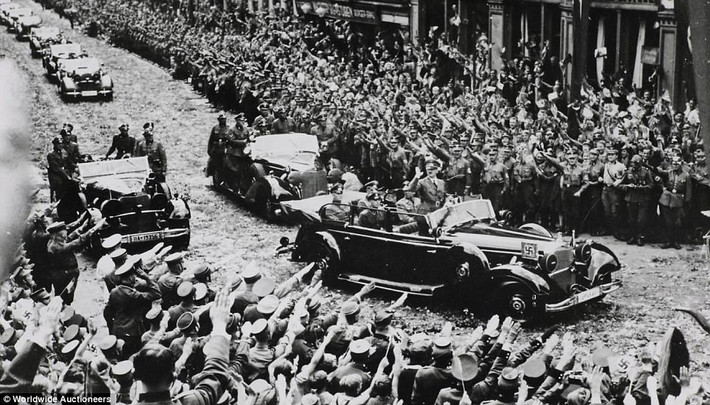 Sau khi phát xít Đức bị đánh bại trong Chiến tranh thế giới 2, siêu xe một thời của Hitler rơi vào tay quân Đồng minh.