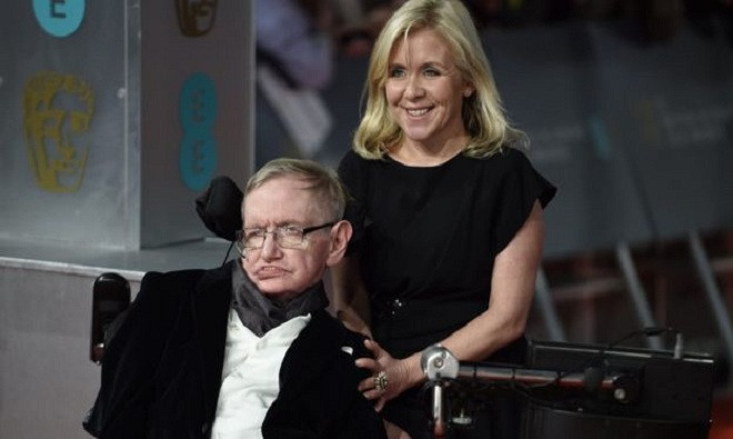 Trước tình trạng ấm lên toàn cầu, nhà vật lý Stephen Hawking cho rằng, con người sẽ phải tìm một "ngôi nhà mới" trong vũ trụ trong khoảng 200 - 500 năm tới.