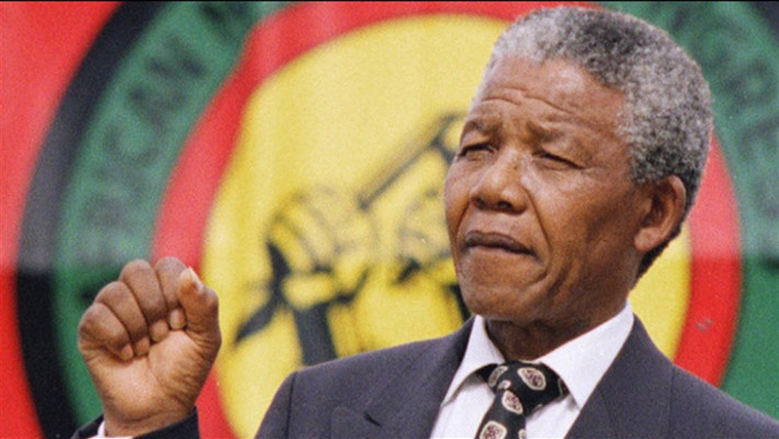 Ông Nelson Mandela giữ chức vụ Tổng thống Nam Phi từ năm 1994 - 1999. Ông cũng là tổng thống Nam Phi đầu tiên được bầu cử dân chủ theo phương thức phổ thông đầu phiếu và là tổng thống da màu đầu tiên của nước này.