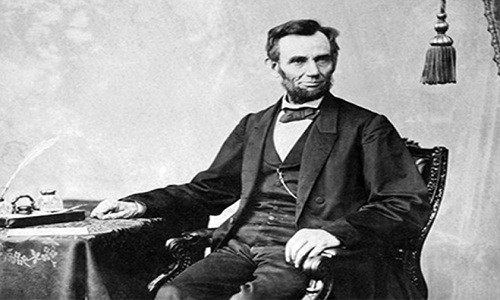 Tổng thống Abraham Lincoln là ông chủ Nhà Trắng thứ 16 của Mỹ. Ông là một trong những nhân vật danh tiếng hàng đầu của xứ sở cờ hoa.