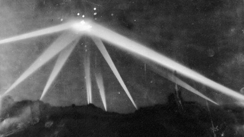 Cuộc tấn công bí ẩn trên bầu trời Los Angeles, Mỹ đêm ngày 24/2/1942, rạng sáng 25/2/1942 là một trong những sự kiện đáng chú ý nhất trong Chiến tranh thế giới 2.