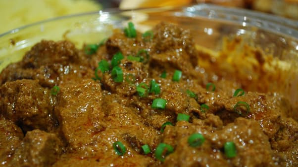 Món thịt bò Rendang ngon tuyệt của người Malaysia.