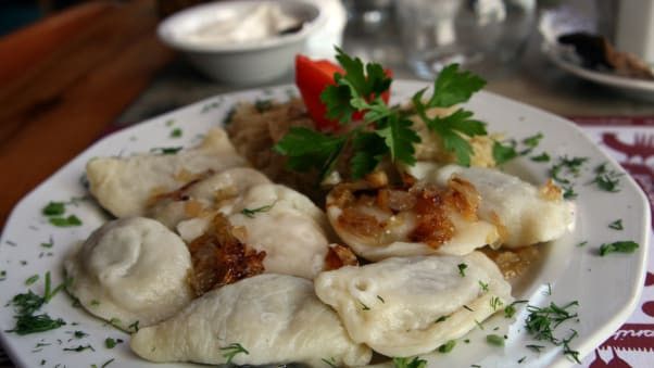 Đất nước Ba Lan hấp dẫn thực khách với món bánh Pierogi.