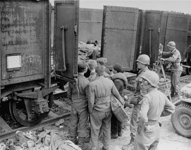 Hình ảnh ám ảnh này cho thấy phần nào tội ác kinh hoàng mà Hitler và phát xít Đức đã gây ra cho nhân loại. Mời quý độc giả xem video: Trại tập trung của Đức Quốc xã (nguồn: VTC14)