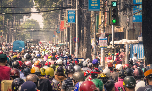 InterNations mới công bố danh sách 10 quốc gia thân thiện với người nước ngoài. Trong đó, Việt Nam xếp ở vị trí thứ 9 trong danh sách. Hơn 1/2 trong số những người nước ngoài nói rằng họ có kế hoạch ở lại Việt Nam cho đến 5 năm. Hầu hết người nước ngoài sinh sống tại Việt Nam cho hay họ dễ dàng ổn định cuộc sống tại đây và miêu tả người dân bản địa luôn cởi mở, thân thiện.