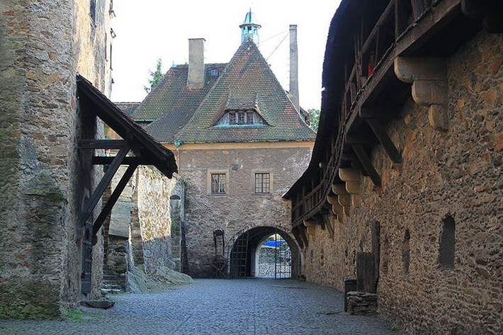 Và “trường Hogwarts” được đưa vào thực tế, người hâm mộ sẽ thực sự được tham gia lớp học phù thủy tại Đại học Phép thuật ở Czocha!