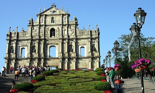 Nhà thờ Thánh Phaolô, còn gọi là "Mater Dei", là nhà thờ phong cách Bồ Đào Nha có từ thế kỷ 17.