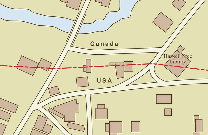 Nó đã được xây dựng một cách có chủ ý xuyên biên giới để cả người Canada và người Mỹ có quyền bình đẳng vào thư viện.