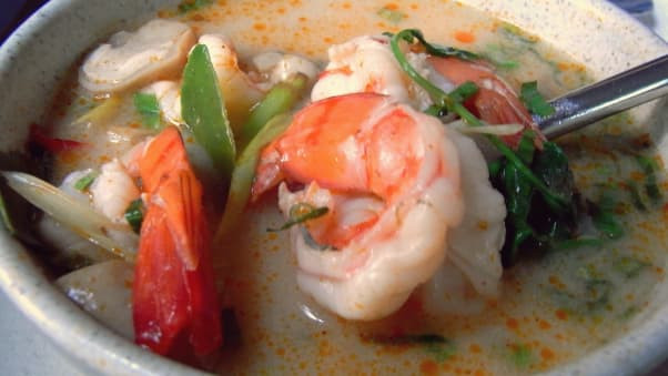 Món Tom yum hấp dẫn của Thái Lan.