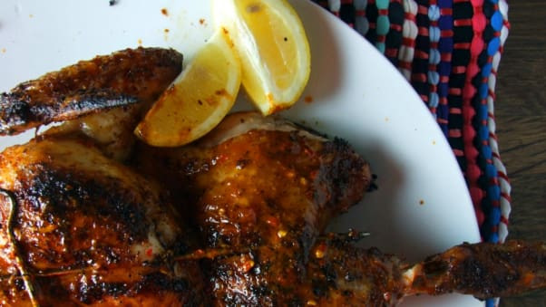 Mozambique nổi tiếng với món gà nướng Piri Piri.