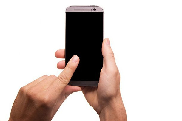 Trước vụ việc này, cô giáo bị hội đồng nhà trường quy trách nhiệm vì đã không bảo quản kỹ điện thoại và buộc chọn một là thôi việc hoặc bị kỷ luật và có thể sa thải. Cuối cùng, cô chọn lựa từ bỏ lớp cơ khí đang giảng dạy.
