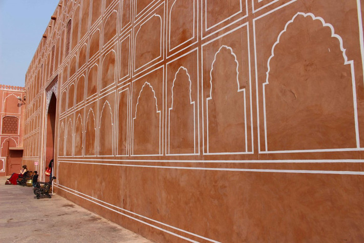 Jaipur mang vẻ đẹp tựa chốn thiên đường khi nhiều công trình trong thành phố được sơn màu hồng bắt mắt.