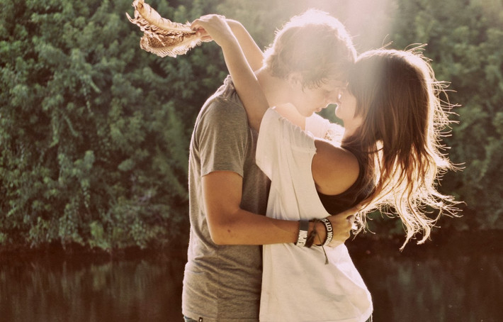Sư Tử là những người xinh đẹp, quyến rũ và được mọi người yêu mến dù đã có người thương hay chưa.