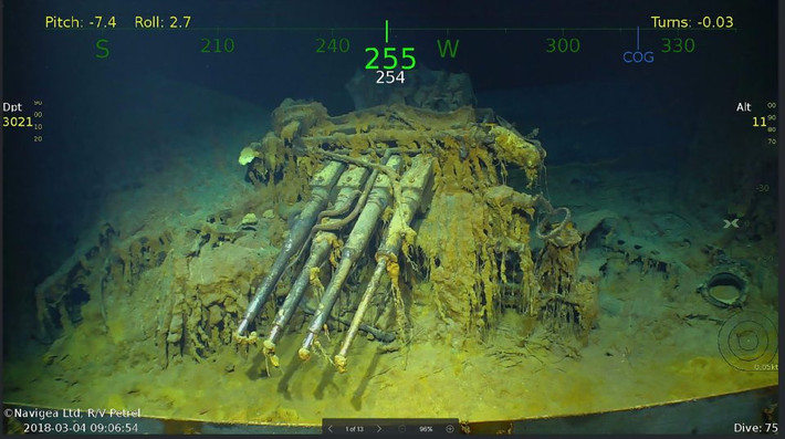 Hơn 2.000 thành viên trên tàu USS Lexington được giải cứu sau vụ chủ động đánh chìm của Mỹ.