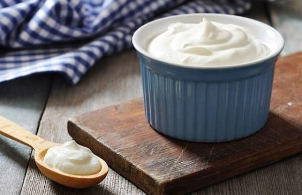 Sữa chua Hy Lạp: Nghiên cứu chỉ ra rằng thực phẩm giàu protein, canxi và vitamin D có thể giúp giảm đáng kể mỡ nội tạng. Vì vậy, sữa chua Hy Lạp nguyên chất, không béo hoặc ít béo là thực phẩm giúp giảm mỡ nội tạng cực tốt mà bạn nên thêm vào chế độ ăn uống.
