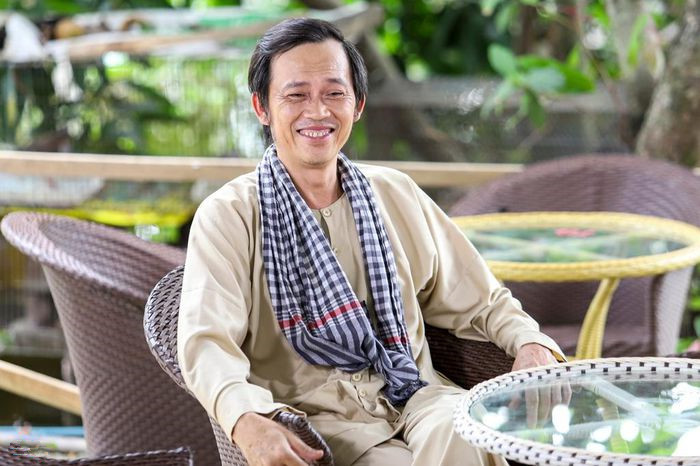 Lên tiếng về việc này, Hoài Linh cũng cho hay toàn bộ số tiền quyên góp được vẫn nằm trong tài khoản riêng dành cho mục đích thiện nguyện đã lập trước, và sẽ trao tận tay tiền đến người dân bị ảnh hưởng bão lũ như đã cam kết.