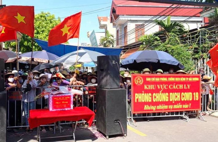 Phong tỏa trong phong tỏa: Đây là biện pháp phòng chống dịch của Trung ương, giải pháp sáng kiến của Hải Dương như phong tỏa trong phong tỏa, "lửa to thì quây to, lửa bé thì quây bé”, thực hiện 4 thần tốc: truy vết, cách ly, xét nghiệm, khoanh vùng. Thể hiện nhất quán quan điểm xuyên suốt là chủ động, bình tĩnh, tự tin, thần tốc và 4 tại chỗ…