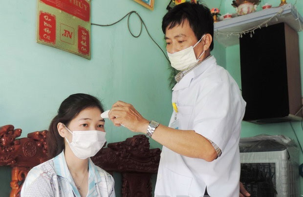 Thí điểm cách ly F1 tại nhà: Mới đây, Phó Thủ tướng Vũ Đức Đam đề nghị tỉnh Bắc Ninh mạnh dạn tính đến trong tình huống có nhiều người bị nhiễm, có nhiều F1 mà các khu cách ly tập trung không đáp ứng đủ, thì nghiên cứu, khảo sát, trước hết ở những gia đình có điều kiện về nhà cửa, có khoảng cách với những nhà xung quanh… để thí điểm quy mô nhỏ là cho F1 cách ly tại nhà, có kết hợp giám sát bằng công cụ công nghệ, đồng thời kêu gọi sự giám sát, giúp đỡ của hàng xóm lân cận.
